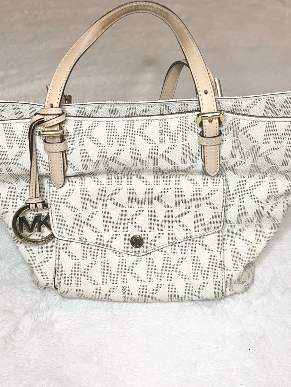 Michael Kors White & Beige Signature Coated Canvas & Leather Jet Set Pocket Tote - Picture 2 of 13